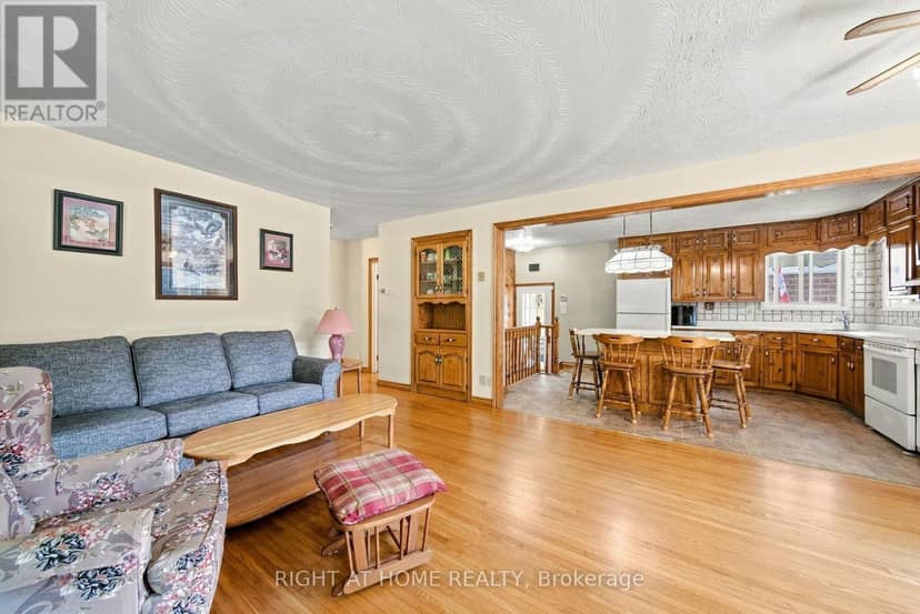 1013 Tay Point Road — photo 4 of 40