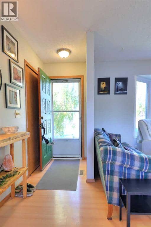 108 Pinecliff Way NE, Calgary, photo 8