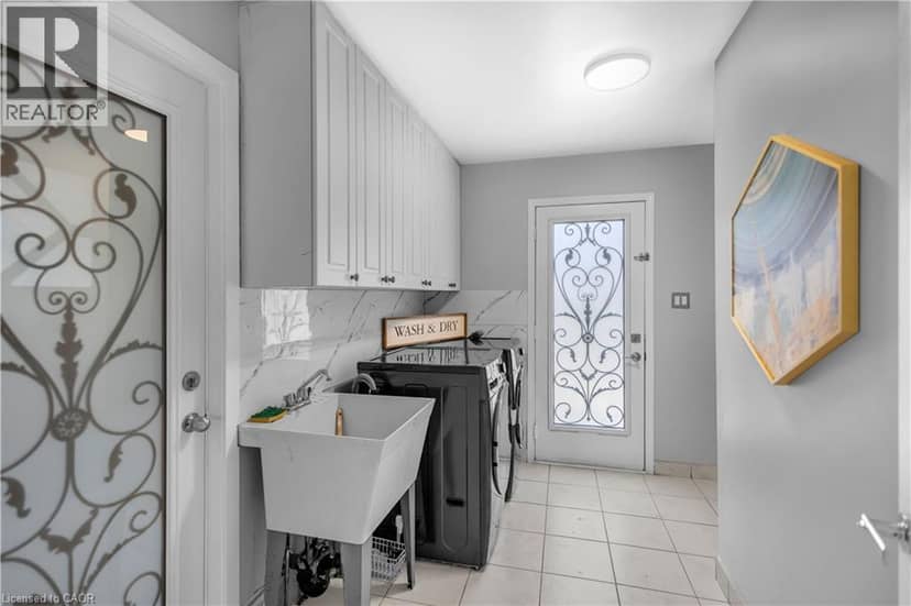 31 VEGA Crescent — photo 19 of 40