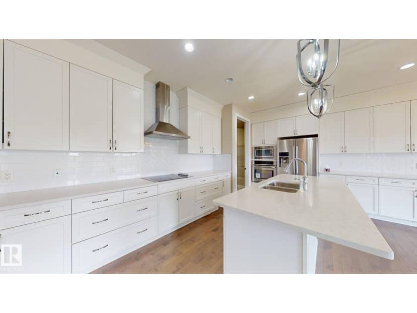 4016 8 ST NW — photo 9 of 40