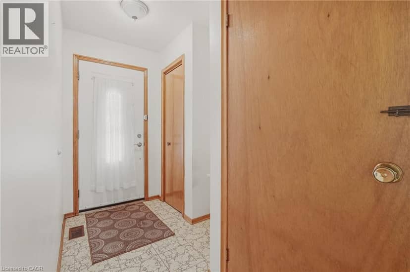 137 PICTON Street E, Hamilton, photo 2