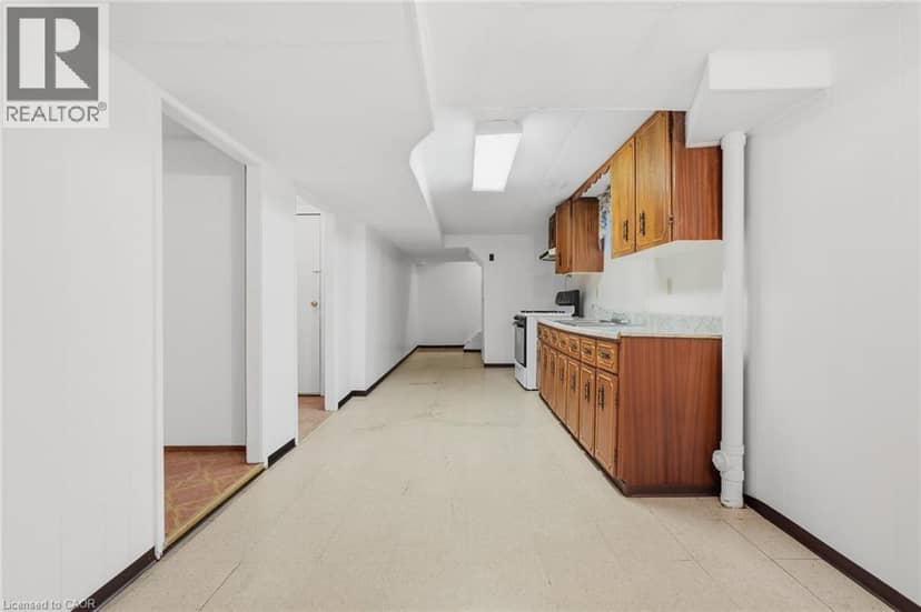 137 PICTON Street E — photo 17 of 26