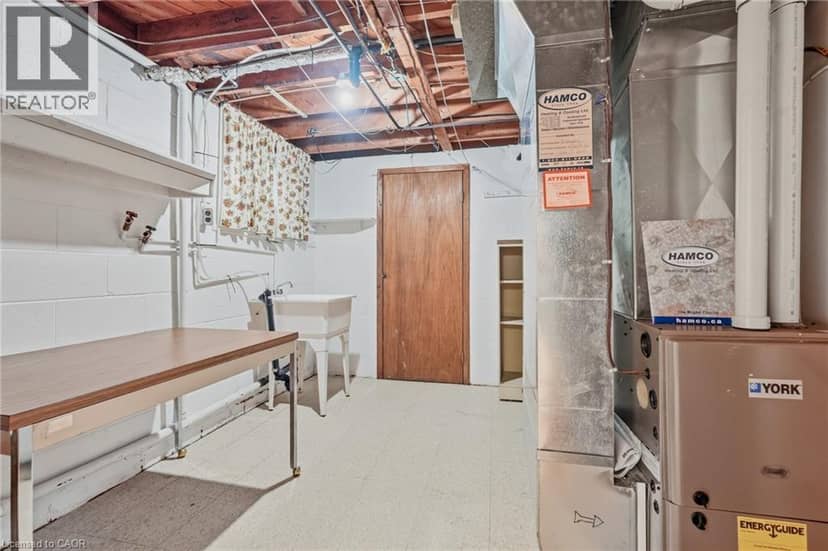 137 PICTON Street E — photo 21 of 26