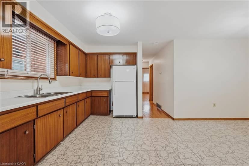 137 PICTON Street E, Hamilton, photo 3