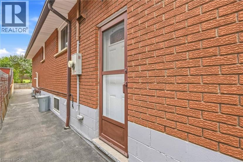 137 PICTON Street E — photo 22 of 26