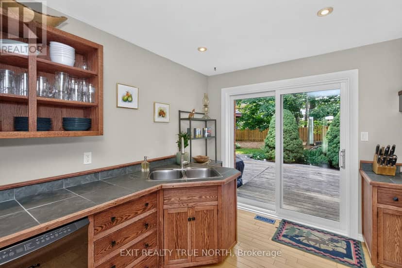 14 Rosewood Avenue — photo 11 of 40