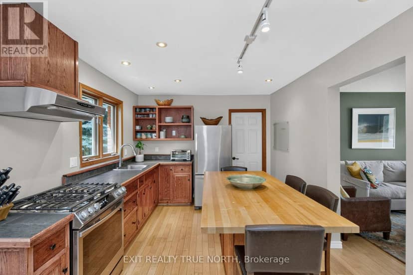 14 Rosewood Avenue — photo 7 of 40