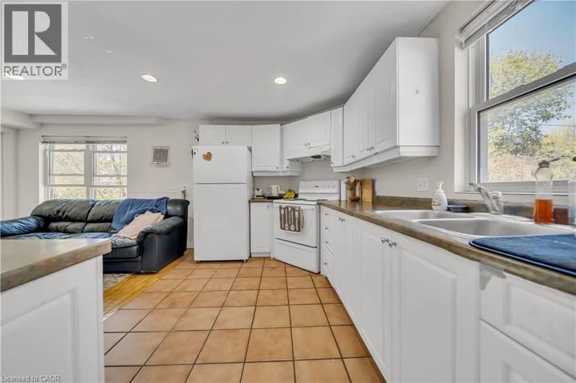 24 COLUMBIA Street W — photo 13 of 40