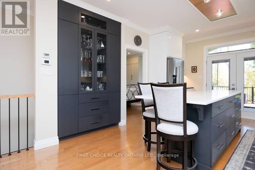 17B Ethier Boulevard — photo 19 of 40