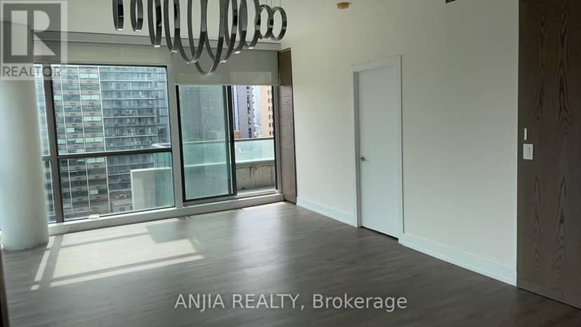 1001 - 281 Mutual Street — photo 13 of 24