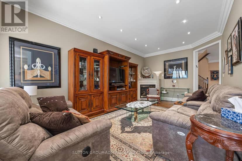 35 Strauss Road — photo 16 of 35