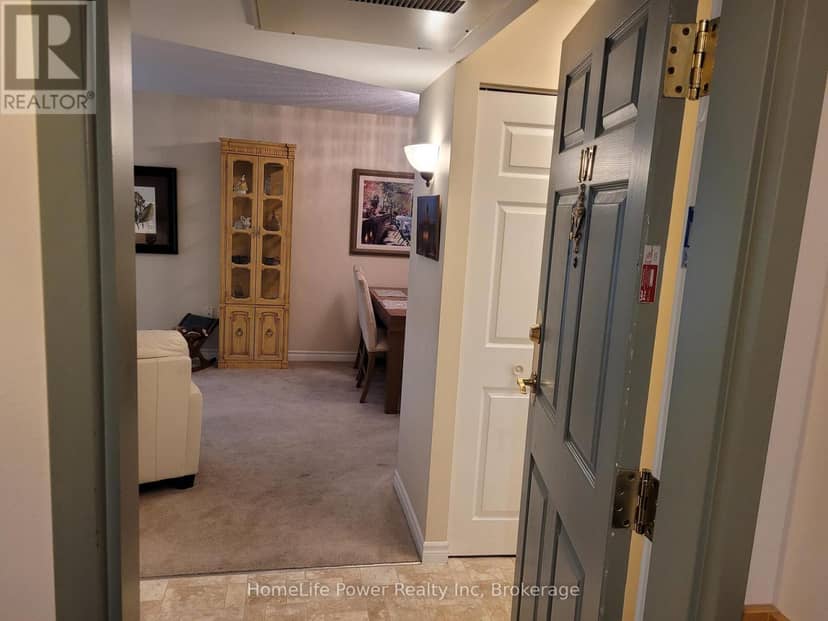 107 - 20 St George Street — photo 4 of 38
