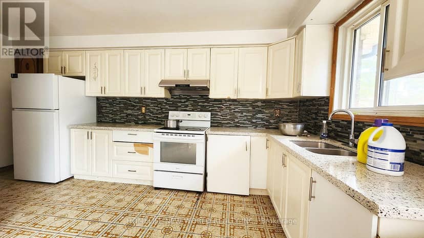 2 Arkona Drive, Toronto, photo 6