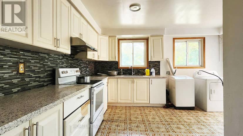 2 Arkona Drive, Toronto, photo 7