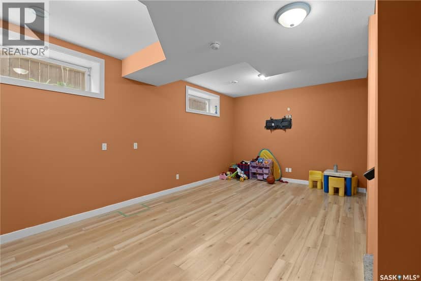 526 Maple CRESCENT — photo 37 of 40