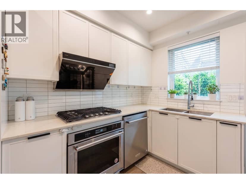 201 6933 ARCOLA STREET, Burnaby, photo 4