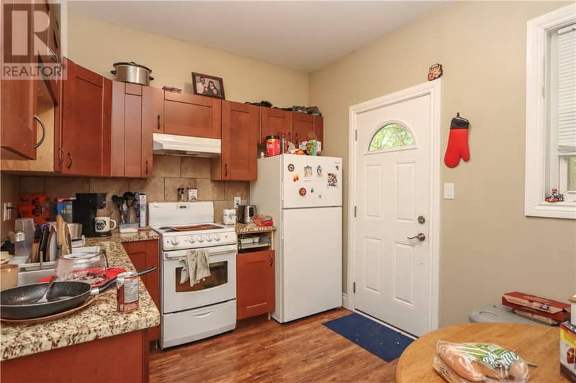 348-352 Howey Drive — photo 6 of 40