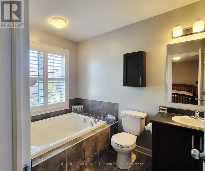 308 Fergus Crescent — photo 17 of 32