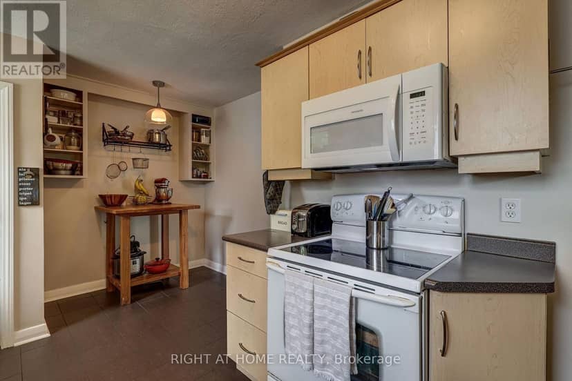 42 Graham Crescent — photo 10 of 35