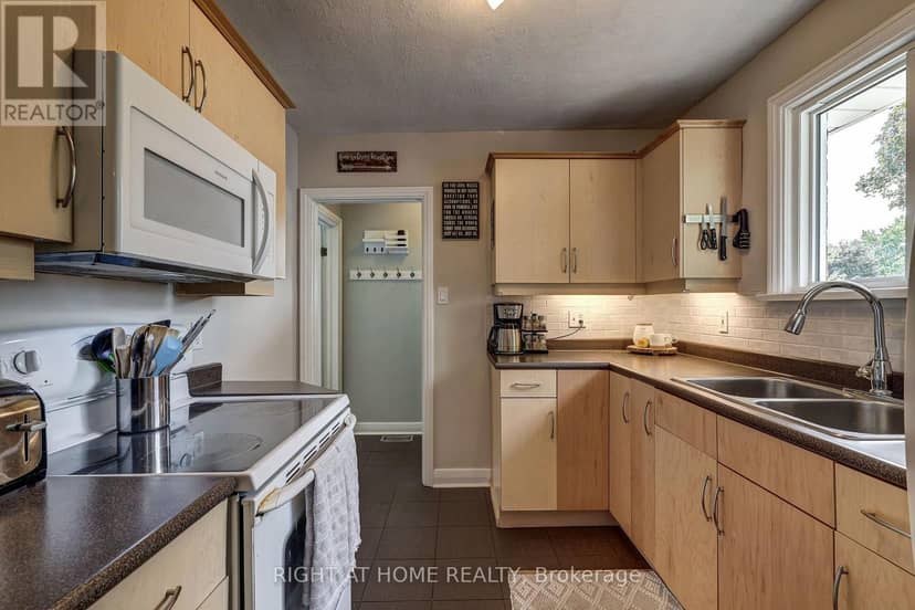 42 Graham Crescent — photo 12 of 35