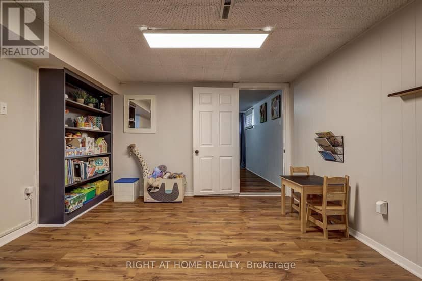 42 Graham Crescent — photo 21 of 35