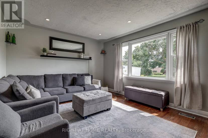 42 Graham Crescent, London East, photo 7