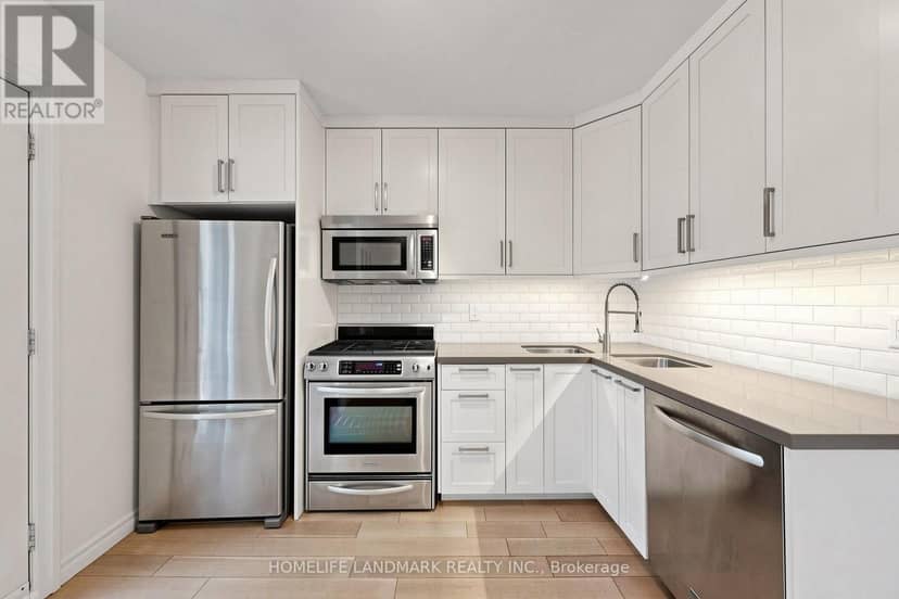 190 Lawrence Avenue W — photo 14 of 40