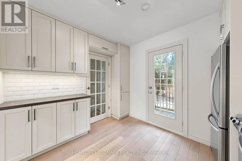 190 Lawrence Avenue W — photo 17 of 40