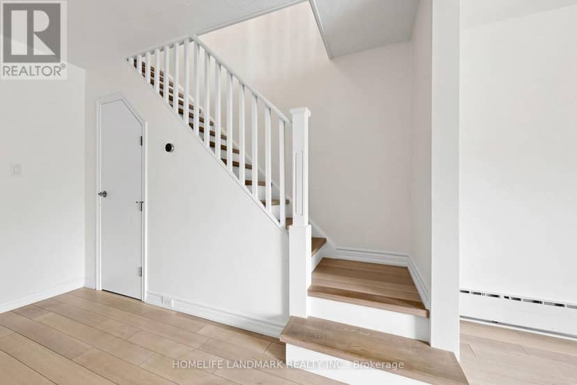 190 Lawrence Avenue W — photo 18 of 40