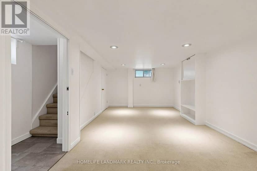 190 Lawrence Avenue W — photo 33 of 40