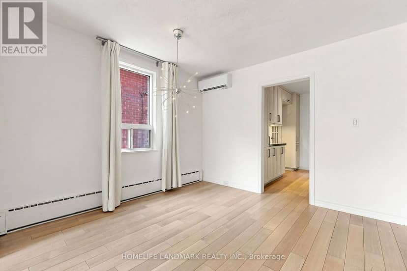190 Lawrence Avenue W — photo 8 of 40