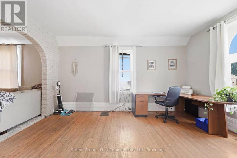 134 Trafalgar Street — photo 15 of 40