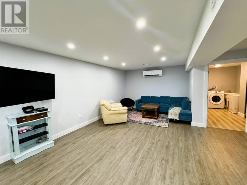 12 Harvey Wight Crescent — photo 36 of 40