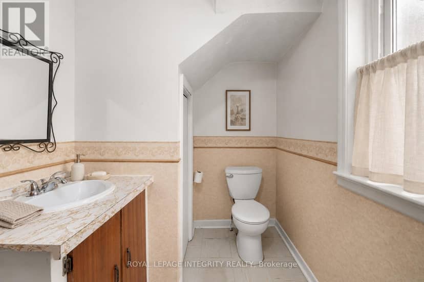 1081 Kenaston Street — photo 21 of 40