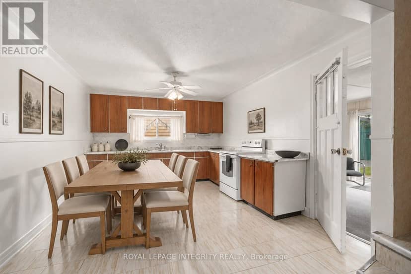 1081 Kenaston Street — photo 16 of 40