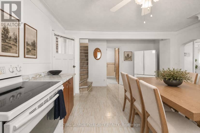 1081 Kenaston Street — photo 17 of 40