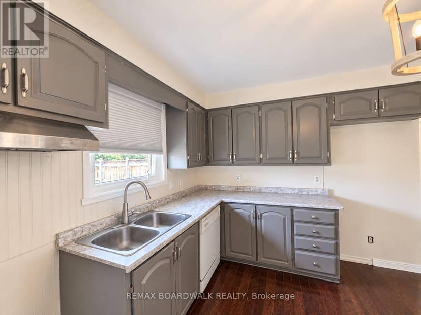 1369 Lochiel Street — photo 13 of 26