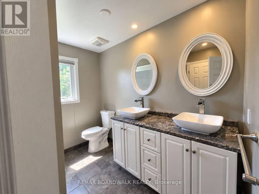 1369 Lochiel Street — photo 16 of 26