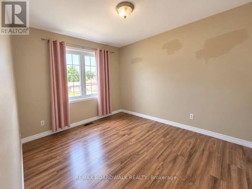 1369 Lochiel Street — photo 20 of 26