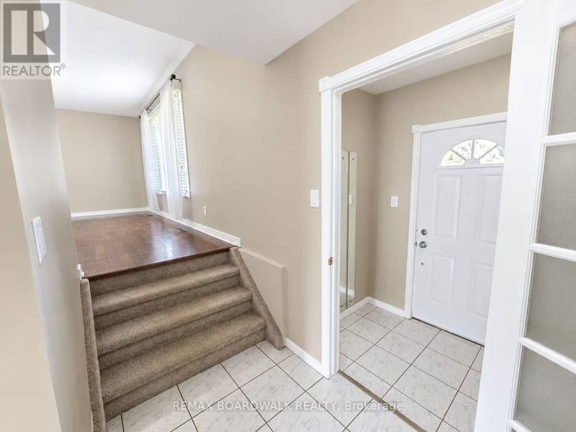 1369 Lochiel Street — photo 6 of 26