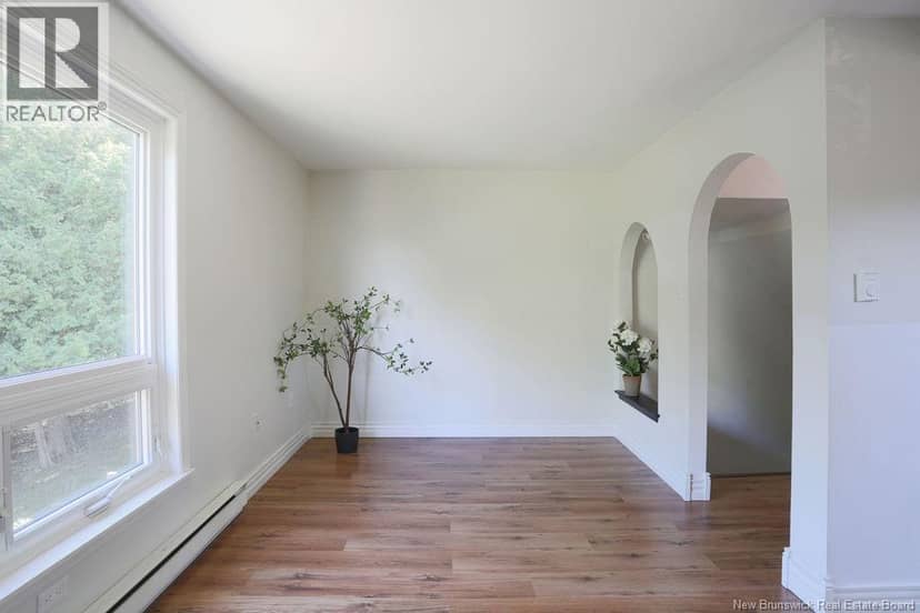 25 Hillsview Crescent — photo 10 of 40