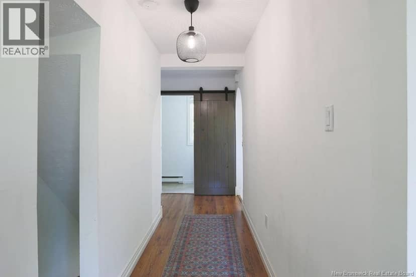 25 Hillsview Crescent — photo 11 of 40