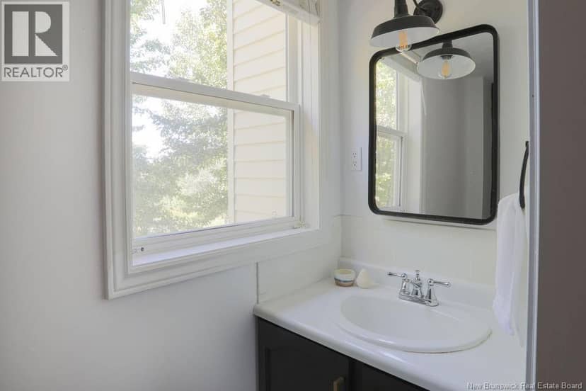 25 Hillsview Crescent — photo 14 of 40