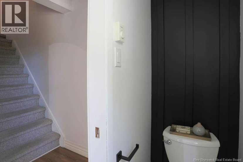 25 Hillsview Crescent — photo 15 of 40