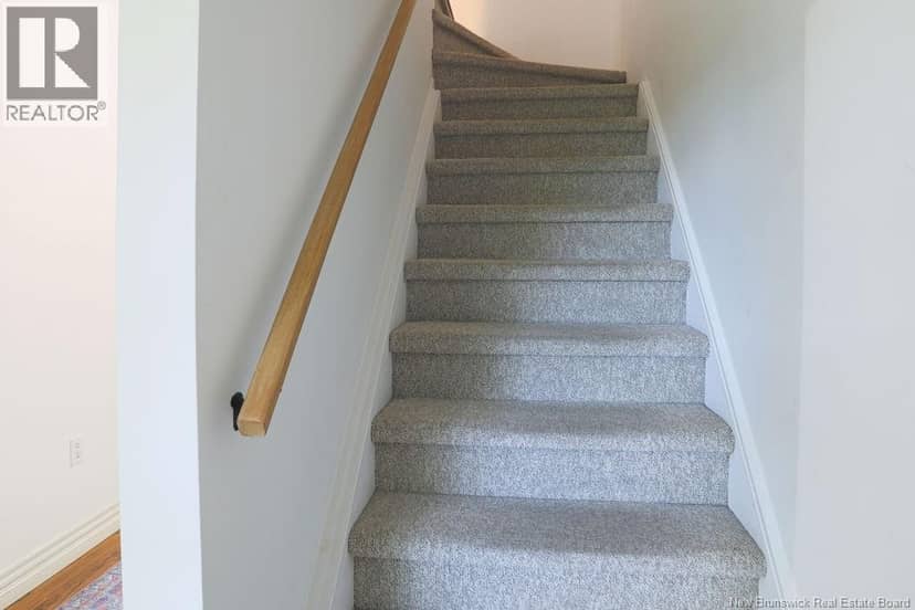 25 Hillsview Crescent — photo 16 of 40