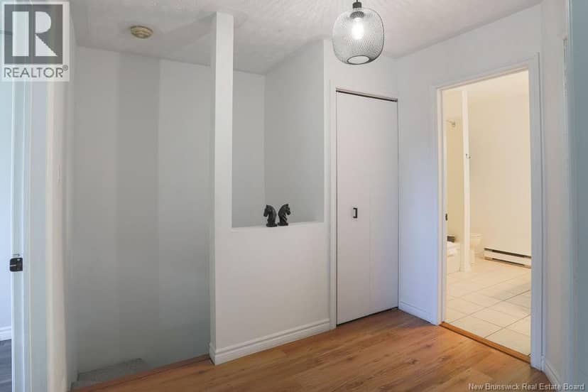 25 Hillsview Crescent — photo 17 of 40