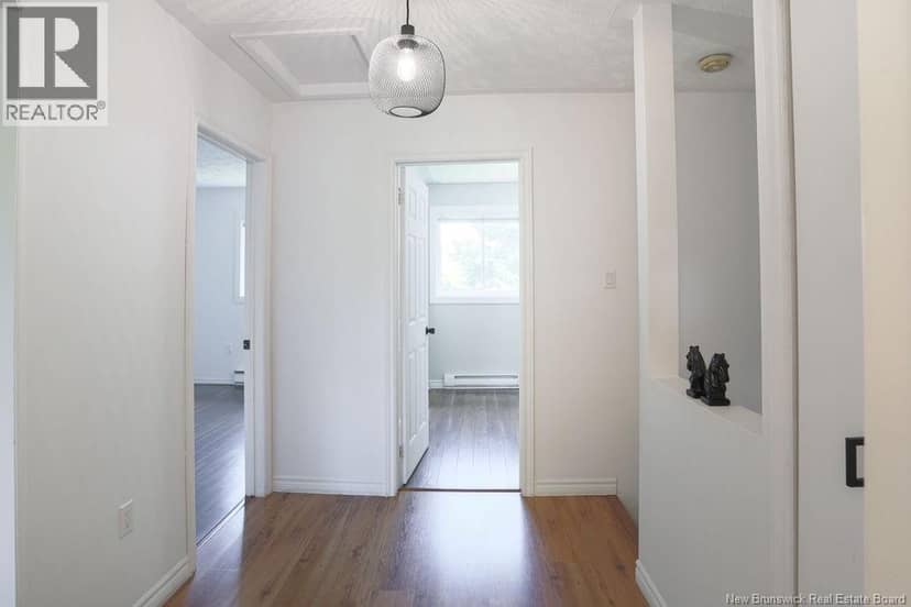 25 Hillsview Crescent — photo 18 of 40