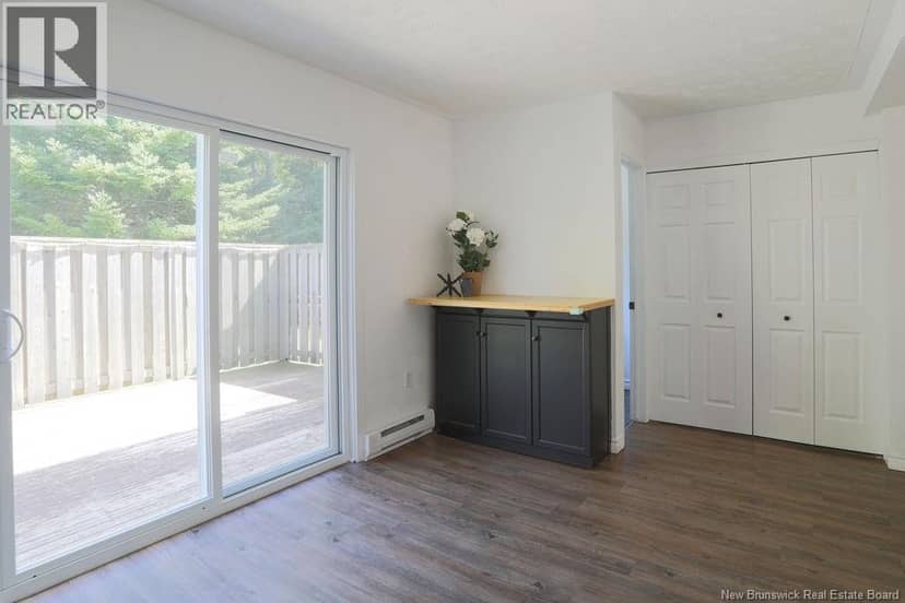 25 Hillsview Crescent — photo 32 of 40