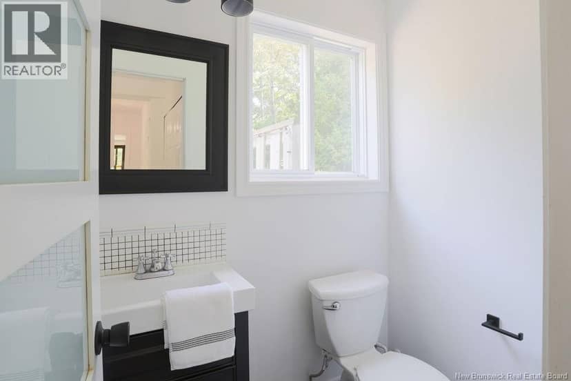 25 Hillsview Crescent — photo 33 of 40