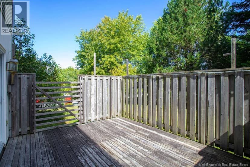 25 Hillsview Crescent — photo 35 of 40